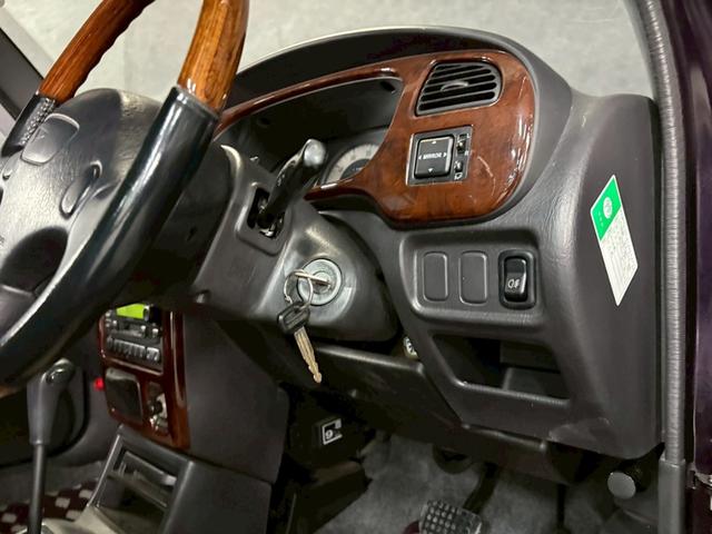 ミラジーノ ジーノ　Ｓエディション　車検９年１１月　オートギヤシフト　キー２本　ＣＤ　カセット　ＡＢＳ　ＳＲＳエアバッグ　パワステ　パワーウィンドウ　アルミホイール　フォグランプ　２ＷＤ　４ＡＴ（50枚目）