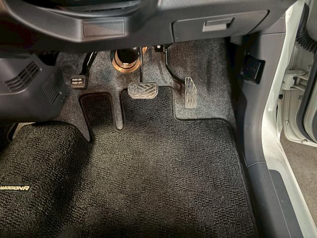 ワゴンＲスティングレー リミテッド　車検９年１１月　オートギヤシフト　スマートキー２本　ナビ　ＡＢＳ　ＳＲＳエアバッグ　イルミネーション　パワステ　パワーウィンドウ　アルミホイール　フォグランプ　２ＷＤ　ＣＶＴ（7枚目）