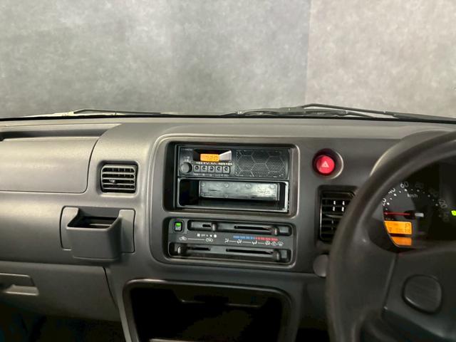 ハイゼットトラック ジャンボ 車検9年11月 4WD オートギヤシフト キーレス ラジオ エアコン ABS SRSエアバッグ パワステ パワーウィンドウ 3AT(8枚目)