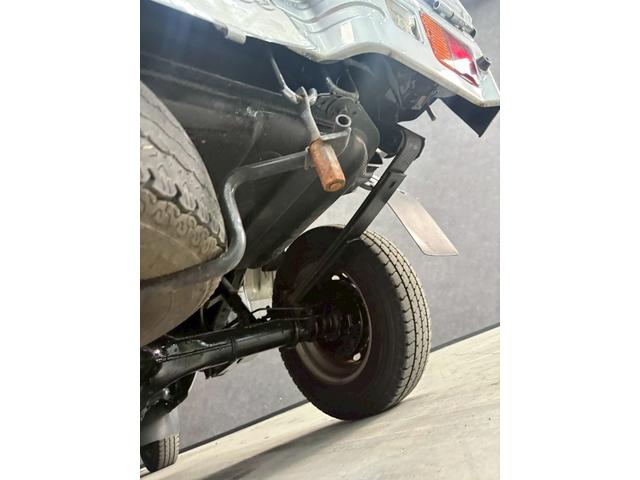 ハイゼットトラック ジャンボ 車検9年11月 4WD オートギヤシフト キーレス ラジオ エアコン ABS SRSエアバッグ パワステ パワーウィンドウ 3AT(22枚目)