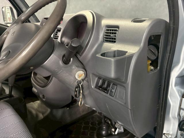 ハイゼットトラック ジャンボ 車検9年11月 4WD オートギヤシフト キーレス ラジオ エアコン ABS SRSエアバッグ パワステ パワーウィンドウ 3AT(31枚目)