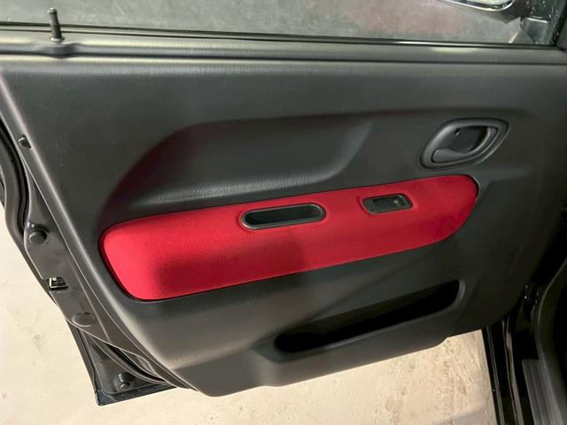 Keiワークス ベースグレード 車検9年11月 ターボ 5MT マニュアルギヤシフト キーレス CD レカロシート ABS SRSエアバッグ ヘッドライトレベライザー パワステ パワーウィンドウ フォグランプ アルミホイール 2WD(13枚目)