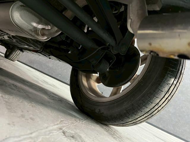 Keiワークス ベースグレード 車検9年11月 ターボ 5MT マニュアルギヤシフト キーレス CD レカロシート ABS SRSエアバッグ ヘッドライトレベライザー パワステ パワーウィンドウ フォグランプ アルミホイール 2WD(15枚目)