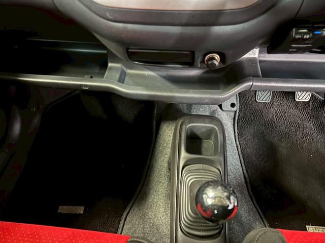 Keiワークス ベースグレード 車検9年11月 ターボ 5MT マニュアルギヤシフト キーレス CD レカロシート ABS SRSエアバッグ ヘッドライトレベライザー パワステ パワーウィンドウ フォグランプ アルミホイール 2WD(19枚目)