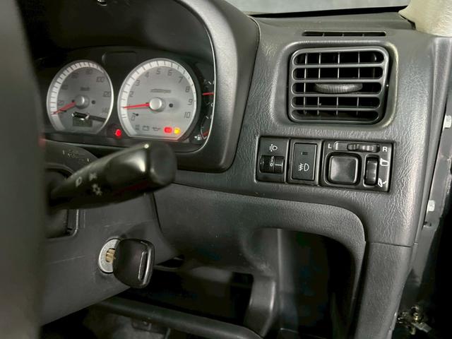 Keiワークス ベースグレード 車検9年11月 ターボ 5MT マニュアルギヤシフト キーレス CD レカロシート ABS SRSエアバッグ ヘッドライトレベライザー パワステ パワーウィンドウ フォグランプ アルミホイール 2WD(28枚目)