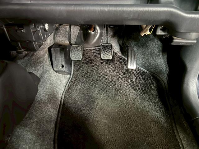 Keiワークス ベースグレード 車検9年11月 ターボ 5MT マニュアルギヤシフト キーレス CD レカロシート ABS SRSエアバッグ ヘッドライトレベライザー パワステ パワーウィンドウ フォグランプ アルミホイール 2WD(43枚目)