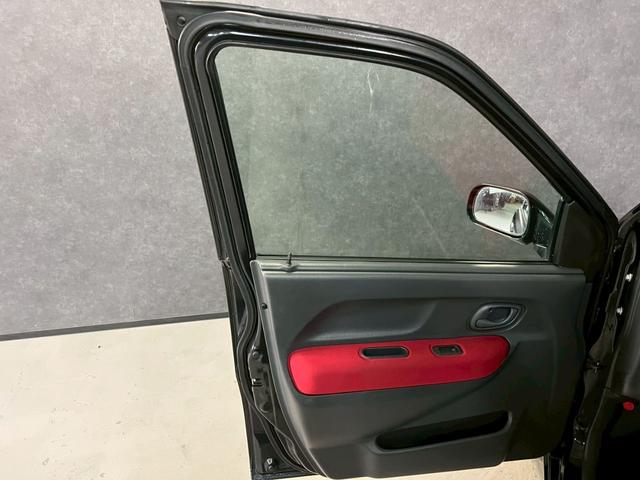 Keiワークス ベースグレード 車検9年11月 ターボ 5MT マニュアルギヤシフト キーレス CD レカロシート ABS SRSエアバッグ ヘッドライトレベライザー パワステ パワーウィンドウ フォグランプ アルミホイール 2WD(65枚目)