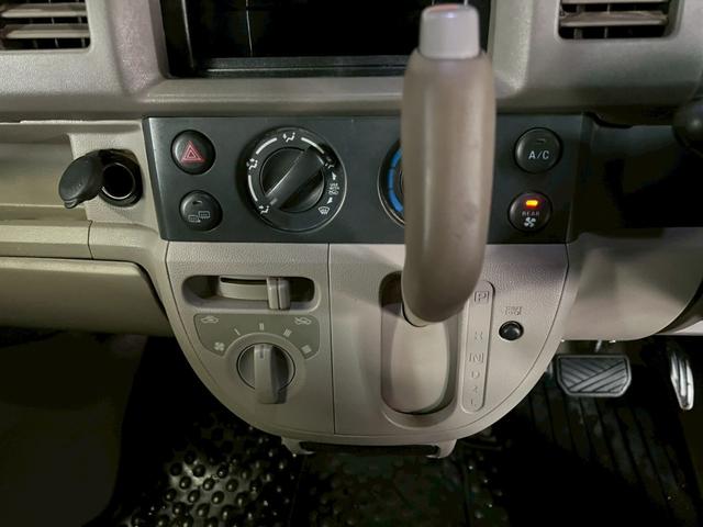 エブリイ ジョイン 車検9年11月 4WD バッテリー プラグ コイル新品 オートギヤシフト キーレス CD ABS SRSエアバッグ ヘッドライトレベライザー パワステ パワーウィンドウ リアクーラー 3AT(7枚目)