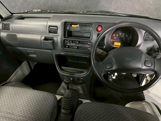 ハイゼットトラック エアコン・パワステ スペシャル 車検9年11月 4WD 5MT マニュアルギヤシフト エアコン ラジオ(13枚目)
