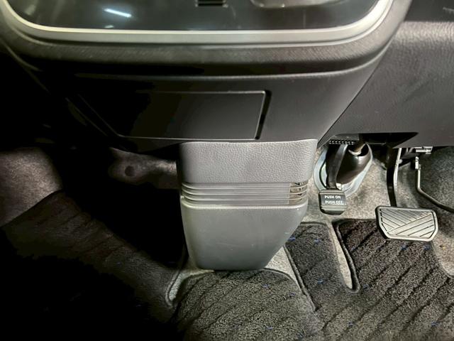 ワゴンRスティングレー リミテッド 車検9年11月 オートギヤシフト スマートキー ナビ ABS SRSエアバッグ パワステ パワーウィンドウ イルミネーション フォグランプ アルミホイール 2WD CVT(10枚目)