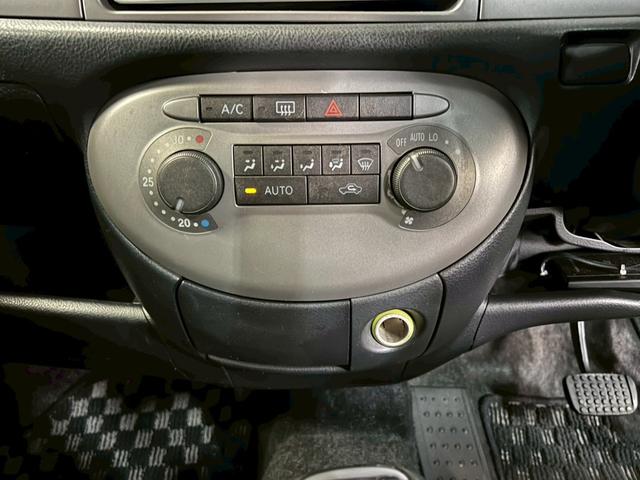 ミラジーノ ミニライト　車検９年１１月　オートギヤシフト　ナビ　ＡＢＳ　ＳＲＳエアバッグ　パワステ　パワーウィンドウ　ｍｏｍｏステアリング　アルミホイール　フォグランプ　２ＷＤ　４ＡＴ（12枚目）