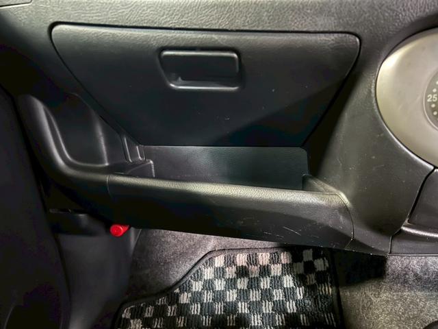 ミラジーノ ミニライト　車検９年１１月　オートギヤシフト　ナビ　ＡＢＳ　ＳＲＳエアバッグ　パワステ　パワーウィンドウ　ｍｏｍｏステアリング　アルミホイール　フォグランプ　２ＷＤ　４ＡＴ（18枚目）