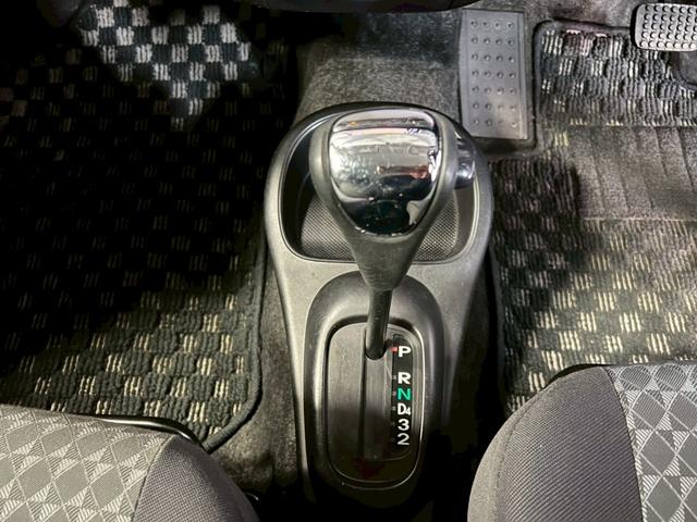 ミラジーノ ミニライト　車検９年１１月　オートギヤシフト　ナビ　ＡＢＳ　ＳＲＳエアバッグ　パワステ　パワーウィンドウ　ｍｏｍｏステアリング　アルミホイール　フォグランプ　２ＷＤ　４ＡＴ（30枚目）