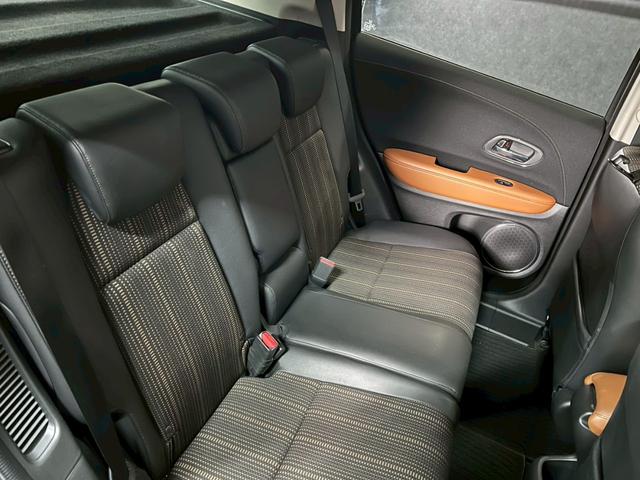 ヴェゼル ハイブリッドＺ　車検９年１１月　オートギヤシフト　スマートキー　ナビ　ＡＢＳ　ＳＲＳエアバッグ　横滑り防止　パワステ　パワーウィンドウ　ＬＥＤルームランプ　ＥＣＯＮ　アルミホイール　フォグランプ　２ＷＤ　７ＡＴ（13枚目）