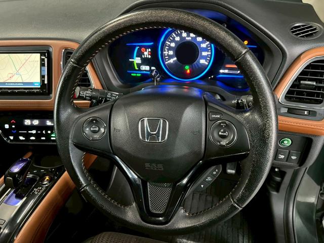 ヴェゼル ハイブリッドＺ　車検９年１１月　オートギヤシフト　スマートキー　ナビ　ＡＢＳ　ＳＲＳエアバッグ　横滑り防止　パワステ　パワーウィンドウ　ＬＥＤルームランプ　ＥＣＯＮ　アルミホイール　フォグランプ　２ＷＤ　７ＡＴ（17枚目）