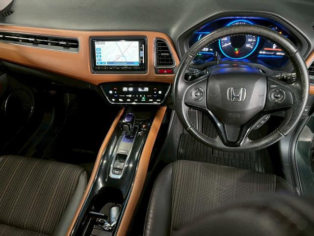 ヴェゼル ハイブリッドＺ　車検９年１１月　オートギヤシフト　スマートキー　ナビ　ＡＢＳ　ＳＲＳエアバッグ　横滑り防止　パワステ　パワーウィンドウ　ＬＥＤルームランプ　ＥＣＯＮ　アルミホイール　フォグランプ　２ＷＤ　７ＡＴ（29枚目）