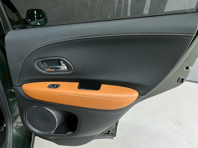 ヴェゼル ハイブリッドＺ　車検９年１１月　オートギヤシフト　スマートキー　ナビ　ＡＢＳ　ＳＲＳエアバッグ　横滑り防止　パワステ　パワーウィンドウ　ＬＥＤルームランプ　ＥＣＯＮ　アルミホイール　フォグランプ　２ＷＤ　７ＡＴ（30枚目）