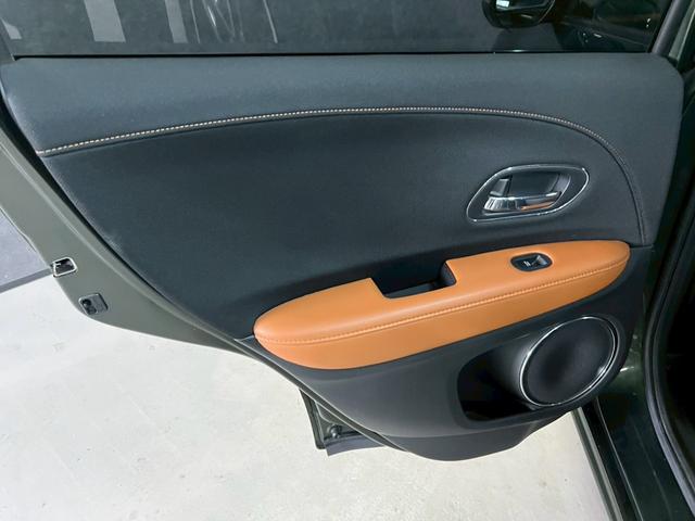 ヴェゼル ハイブリッドＺ　車検９年１１月　オートギヤシフト　スマートキー　ナビ　ＡＢＳ　ＳＲＳエアバッグ　横滑り防止　パワステ　パワーウィンドウ　ＬＥＤルームランプ　ＥＣＯＮ　アルミホイール　フォグランプ　２ＷＤ　７ＡＴ（31枚目）