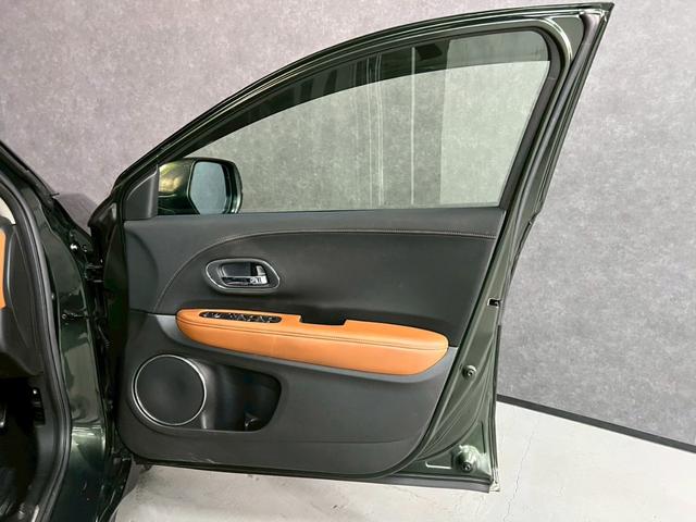 ヴェゼル ハイブリッドＺ　車検９年１１月　オートギヤシフト　スマートキー　ナビ　ＡＢＳ　ＳＲＳエアバッグ　横滑り防止　パワステ　パワーウィンドウ　ＬＥＤルームランプ　ＥＣＯＮ　アルミホイール　フォグランプ　２ＷＤ　７ＡＴ（33枚目）