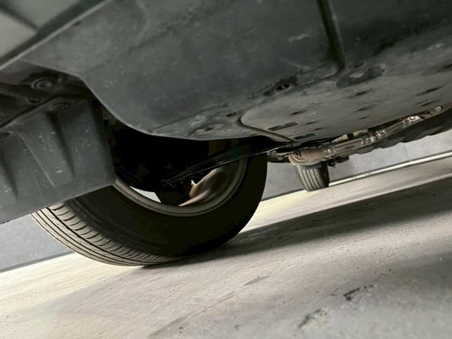 ヴェゼル ハイブリッドＺ　車検９年１１月　オートギヤシフト　スマートキー　ナビ　ＡＢＳ　ＳＲＳエアバッグ　横滑り防止　パワステ　パワーウィンドウ　ＬＥＤルームランプ　ＥＣＯＮ　アルミホイール　フォグランプ　２ＷＤ　７ＡＴ（41枚目）