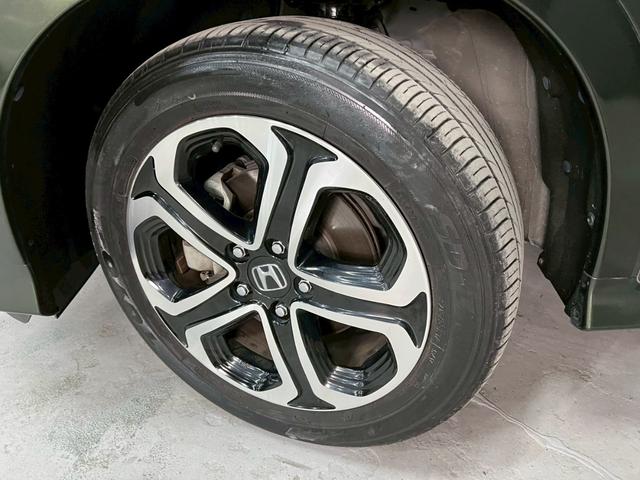 ヴェゼル ハイブリッドＺ　車検９年１１月　オートギヤシフト　スマートキー　ナビ　ＡＢＳ　ＳＲＳエアバッグ　横滑り防止　パワステ　パワーウィンドウ　ＬＥＤルームランプ　ＥＣＯＮ　アルミホイール　フォグランプ　２ＷＤ　７ＡＴ（57枚目）