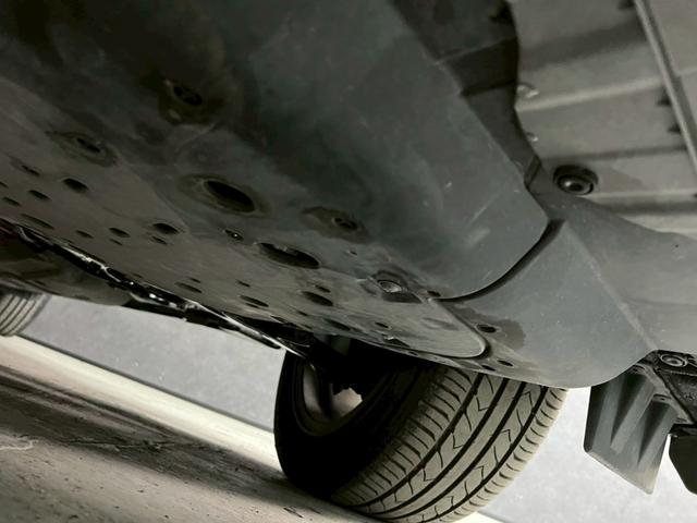 ヴェゼル ハイブリッドＺ　車検９年１１月　オートギヤシフト　スマートキー　ナビ　ＡＢＳ　ＳＲＳエアバッグ　横滑り防止　パワステ　パワーウィンドウ　ＬＥＤルームランプ　ＥＣＯＮ　アルミホイール　フォグランプ　２ＷＤ　７ＡＴ（60枚目）