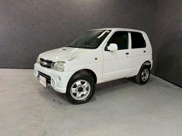 テリオスキッド Ｌ　車検９年２月　ターボ　４ＷＤ　５ＭＴ　マニュアルギヤシフト　キーレス　キー２本　ＣＤ　ＡＢＳ　ＳＲＳエアバッグ　ヘッドライトレベライザー　パワステ　パワーウィンドウ　フォグランプ　フォグランプ（6枚目）