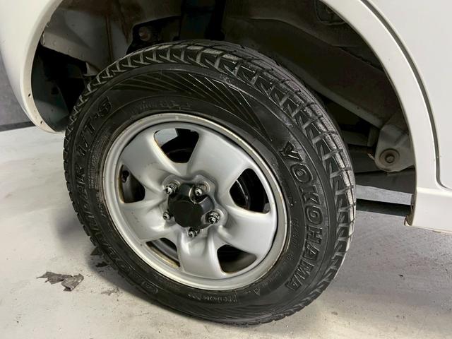 テリオスキッド Ｌ　車検９年２月　ターボ　４ＷＤ　５ＭＴ　マニュアルギヤシフト　キーレス　キー２本　ＣＤ　ＡＢＳ　ＳＲＳエアバッグ　ヘッドライトレベライザー　パワステ　パワーウィンドウ　フォグランプ　フォグランプ（11枚目）