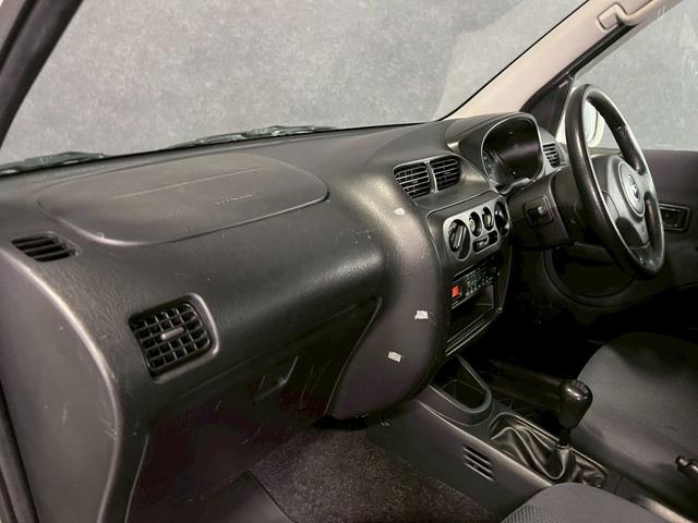 テリオスキッド Ｌ　車検９年２月　ターボ　４ＷＤ　５ＭＴ　マニュアルギヤシフト　キーレス　キー２本　ＣＤ　ＡＢＳ　ＳＲＳエアバッグ　ヘッドライトレベライザー　パワステ　パワーウィンドウ　フォグランプ　フォグランプ（12枚目）