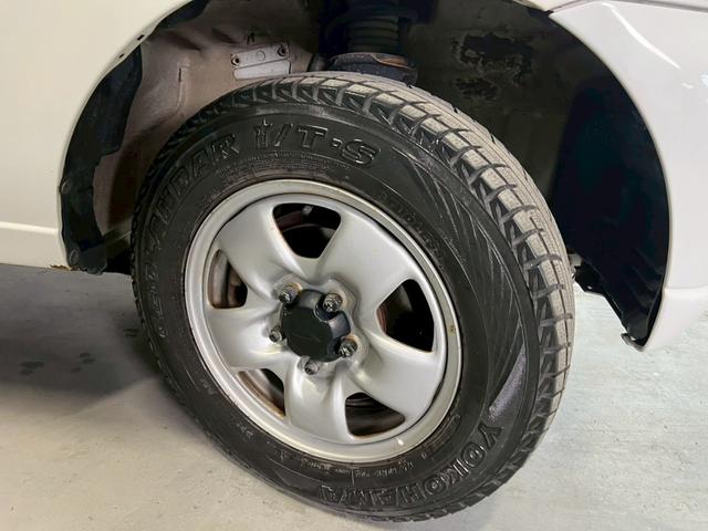 テリオスキッド Ｌ　車検９年２月　ターボ　４ＷＤ　５ＭＴ　マニュアルギヤシフト　キーレス　キー２本　ＣＤ　ＡＢＳ　ＳＲＳエアバッグ　ヘッドライトレベライザー　パワステ　パワーウィンドウ　フォグランプ　フォグランプ（28枚目）