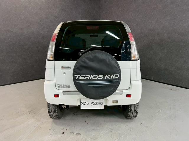 テリオスキッド Ｌ　車検９年２月　ターボ　４ＷＤ　５ＭＴ　マニュアルギヤシフト　キーレス　キー２本　ＣＤ　ＡＢＳ　ＳＲＳエアバッグ　ヘッドライトレベライザー　パワステ　パワーウィンドウ　フォグランプ　フォグランプ（30枚目）