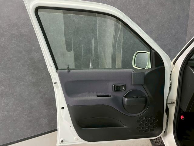 テリオスキッド Ｌ　車検９年２月　ターボ　４ＷＤ　５ＭＴ　マニュアルギヤシフト　キーレス　キー２本　ＣＤ　ＡＢＳ　ＳＲＳエアバッグ　ヘッドライトレベライザー　パワステ　パワーウィンドウ　フォグランプ　フォグランプ（31枚目）