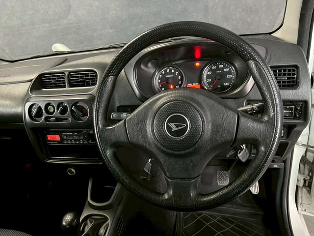 テリオスキッド Ｌ　車検９年２月　ターボ　４ＷＤ　５ＭＴ　マニュアルギヤシフト　キーレス　キー２本　ＣＤ　ＡＢＳ　ＳＲＳエアバッグ　ヘッドライトレベライザー　パワステ　パワーウィンドウ　フォグランプ　フォグランプ（33枚目）