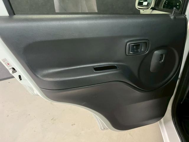 テリオスキッド Ｌ　車検９年２月　ターボ　４ＷＤ　５ＭＴ　マニュアルギヤシフト　キーレス　キー２本　ＣＤ　ＡＢＳ　ＳＲＳエアバッグ　ヘッドライトレベライザー　パワステ　パワーウィンドウ　フォグランプ　フォグランプ（35枚目）