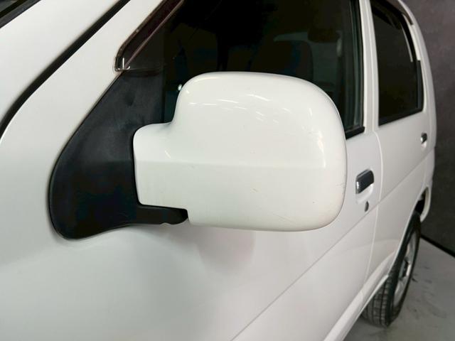 テリオスキッド Ｌ　車検９年２月　ターボ　４ＷＤ　５ＭＴ　マニュアルギヤシフト　キーレス　キー２本　ＣＤ　ＡＢＳ　ＳＲＳエアバッグ　ヘッドライトレベライザー　パワステ　パワーウィンドウ　フォグランプ　フォグランプ（41枚目）