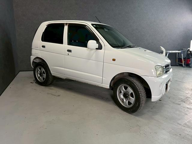 テリオスキッド Ｌ　車検９年２月　ターボ　４ＷＤ　５ＭＴ　マニュアルギヤシフト　キーレス　キー２本　ＣＤ　ＡＢＳ　ＳＲＳエアバッグ　ヘッドライトレベライザー　パワステ　パワーウィンドウ　フォグランプ　フォグランプ（43枚目）