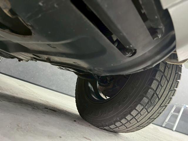 テリオスキッド Ｌ　車検９年２月　ターボ　４ＷＤ　５ＭＴ　マニュアルギヤシフト　キーレス　キー２本　ＣＤ　ＡＢＳ　ＳＲＳエアバッグ　ヘッドライトレベライザー　パワステ　パワーウィンドウ　フォグランプ　フォグランプ（68枚目）