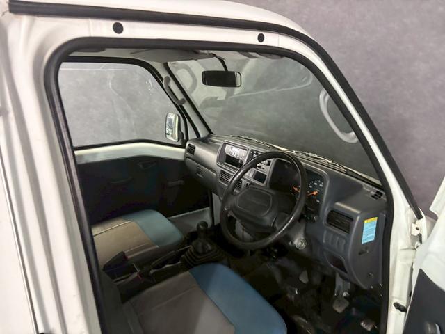 サンバートラック ＴＣ　車検９年１２月　５ＭＴ　マニュアルギヤシフト　エアコン　オーディオ（7枚目）
