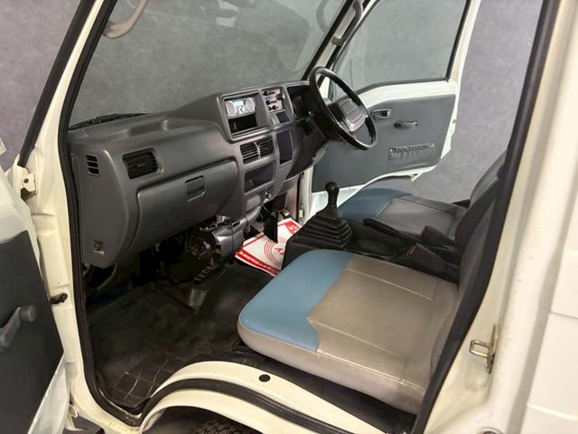 サンバートラック ＴＣ　車検９年１２月　５ＭＴ　マニュアルギヤシフト　エアコン　オーディオ（10枚目）