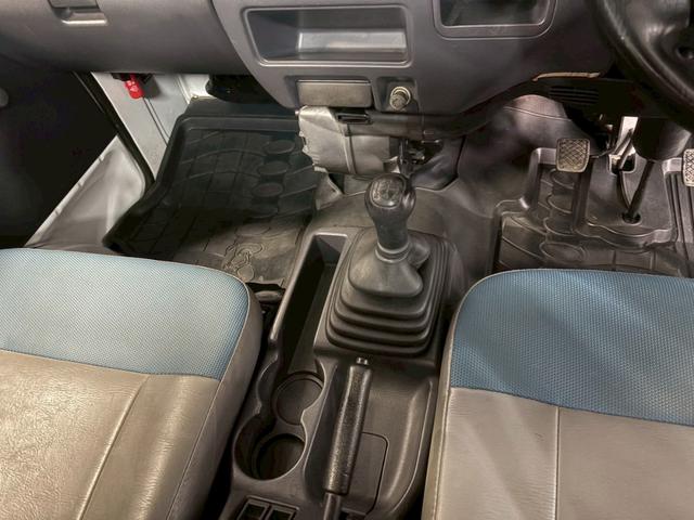 サンバートラック ＴＣ　車検９年１２月　５ＭＴ　マニュアルギヤシフト　エアコン　オーディオ（14枚目）