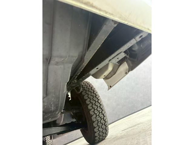 サンバートラック ＴＣ　車検９年１２月　５ＭＴ　マニュアルギヤシフト　エアコン　オーディオ（16枚目）