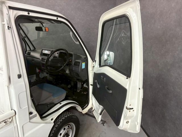 サンバートラック ＴＣ　車検９年１２月　５ＭＴ　マニュアルギヤシフト　エアコン　オーディオ（25枚目）
