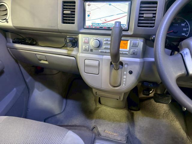 エブリイワゴン ＰＺターボ　車検９年１１月　ターボ　オートギヤシフト　キーレス　キー２本　ナビ　ＥＴＣ　左電動スライドドア　バックカメラ　ＡＢＳ　ＳＲＳエアバッグ　パワステ　パワーウィンドウ　ＬＥＤルームランプ　フォグランプ（9枚目）