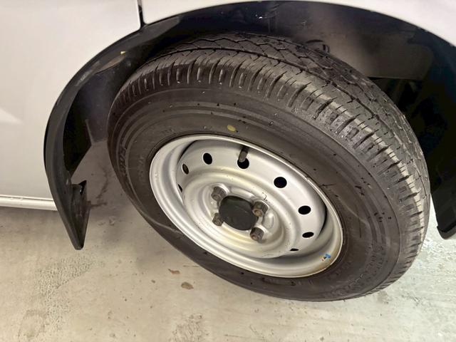 エブリイ ＰＣ　車検９年１１月　４ＷＤ　オートギヤシフト　キーレス　ラジオ　ＡＢＳ　ＳＲＳエアバッグ　パワステ　パワーウィンドウ　３ＡＴ（8枚目）