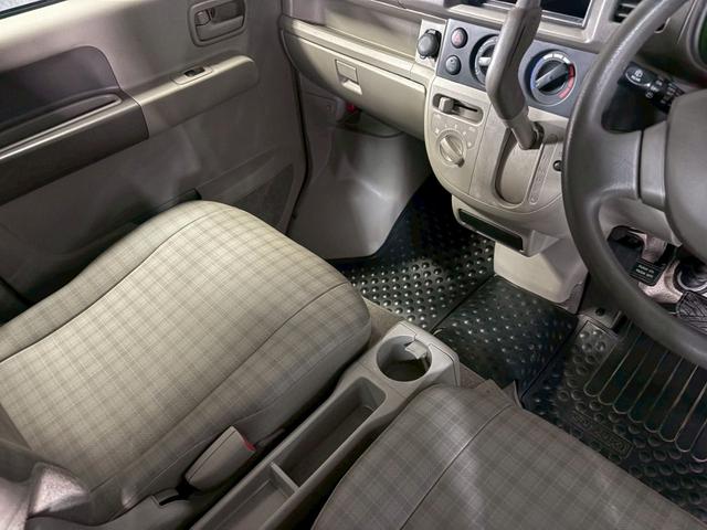 エブリイ ＰＣ　車検９年１１月　４ＷＤ　オートギヤシフト　キーレス　ラジオ　ＡＢＳ　ＳＲＳエアバッグ　パワステ　パワーウィンドウ　３ＡＴ（13枚目）