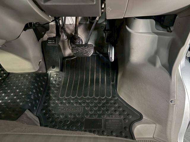 エブリイ ＰＣ　車検９年１１月　４ＷＤ　オートギヤシフト　キーレス　ラジオ　ＡＢＳ　ＳＲＳエアバッグ　パワステ　パワーウィンドウ　３ＡＴ（18枚目）