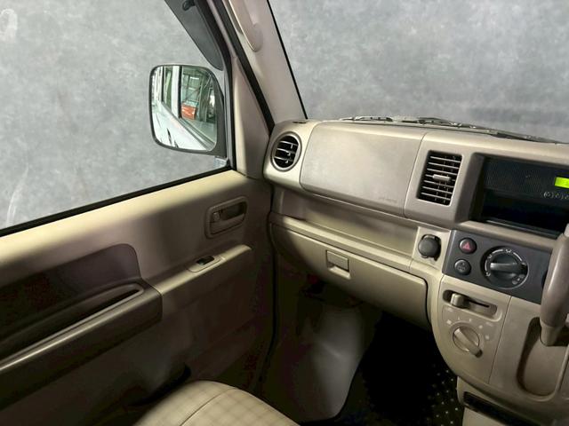 エブリイ ＰＣ　車検９年１１月　４ＷＤ　オートギヤシフト　キーレス　ラジオ　ＡＢＳ　ＳＲＳエアバッグ　パワステ　パワーウィンドウ　３ＡＴ（21枚目）