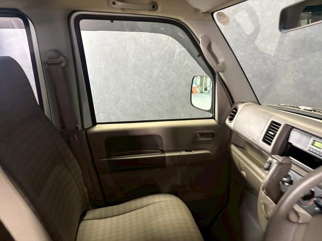 エブリイ ＰＣ　車検９年１１月　４ＷＤ　オートギヤシフト　キーレス　ラジオ　ＡＢＳ　ＳＲＳエアバッグ　パワステ　パワーウィンドウ　３ＡＴ（32枚目）