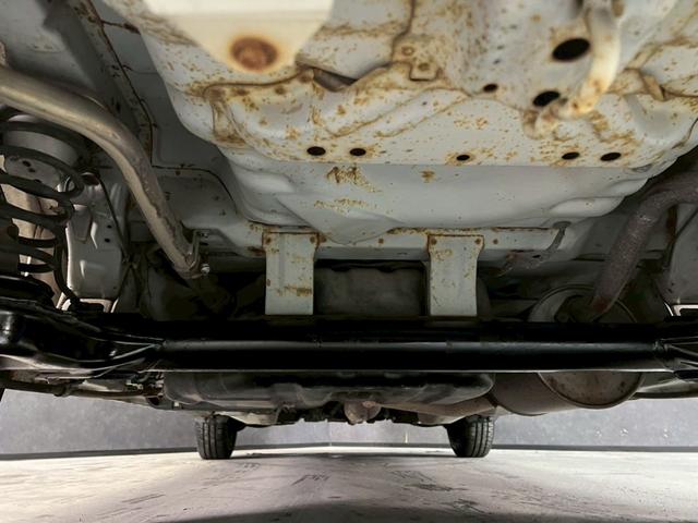 ミラジーノ ジーノ　車検９年１１月　５ＭＴ　マニュアルギヤシフト　キーレス　カセット　ＳＲＳエアバッグ　パワステ　パワーウィンドウ　シートカバー　２ＷＤ（12枚目）