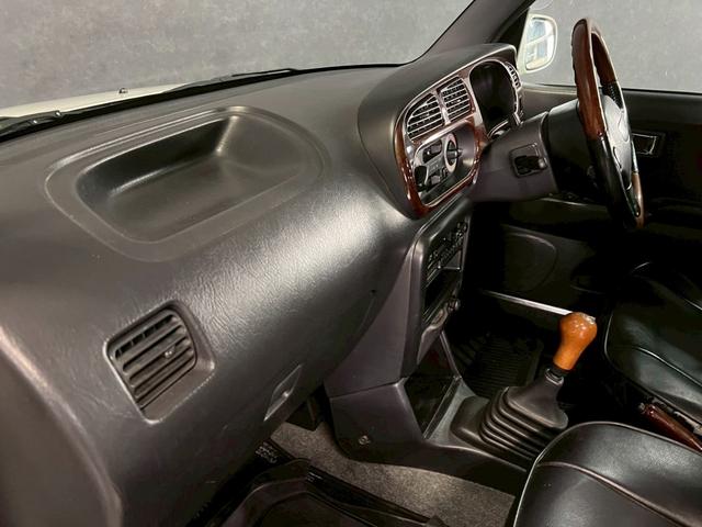 ミラジーノ ジーノ　車検９年１１月　５ＭＴ　マニュアルギヤシフト　キーレス　カセット　ＳＲＳエアバッグ　パワステ　パワーウィンドウ　シートカバー　２ＷＤ（13枚目）